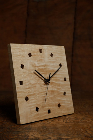 ００６−１、シンプルな木の時計.jpg