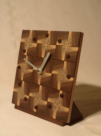 ０３３、木口寄木の時計「つむぎ」ウォールナットの風車－５.jpg